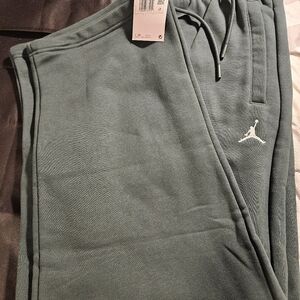 Jordan Men’s Green Sweatpants Size M NWT